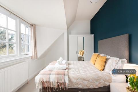 1 bedroom in a house share to rent, Broadwater Road, London, SW17