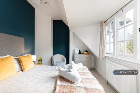 1 bedroom in a house share to rent, Broadwater Road, London, SW17