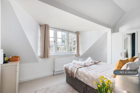 1 bedroom in a house share to rent, Broadwater Road, London, SW17