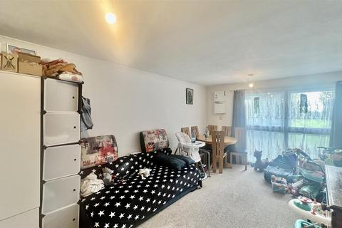 1 bedroom apartment for sale, Harris Close, Hounslow TW3