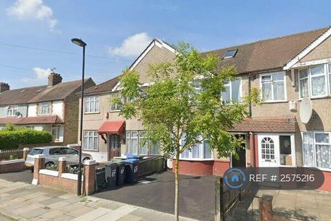 2 bedroom flat to rent, St. Edmunds Road, London, N9