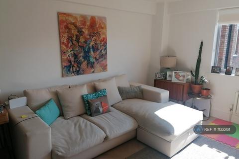 2 bedroom flat to rent, Kensington Heights, London, W8