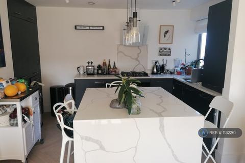 2 bedroom flat to rent, Kensington Heights, London, W8