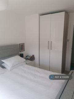 2 bedroom flat to rent, Kensington Heights, London, W8