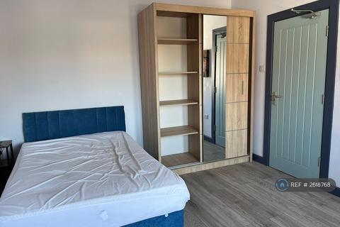 1 bedroom in a house share to rent, High Street, Ramsgate, CT11