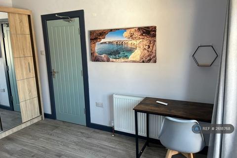 1 bedroom in a house share to rent, High Street, Ramsgate, CT11