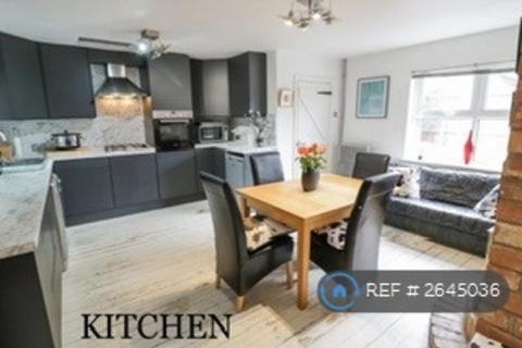 3 bedroom semi-detached house to rent, Crown East Lane, Worcester, WR2