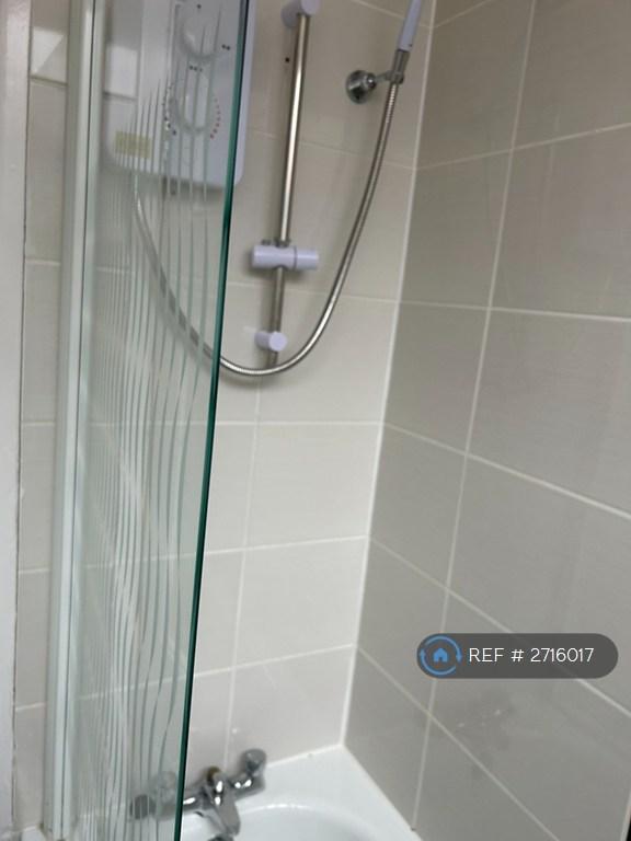 Bath With Shower