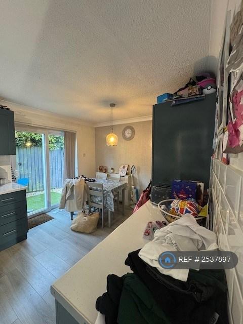 Kitchen (Iv)