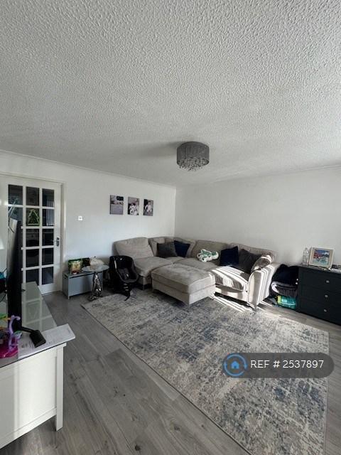 Living Room (i)