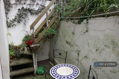 2 bedroom flat to rent, Stockwell Road, London, SW9
