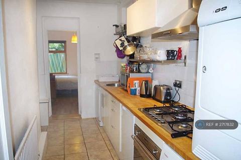 2 bedroom flat to rent, Stockwell Road, London, SW9