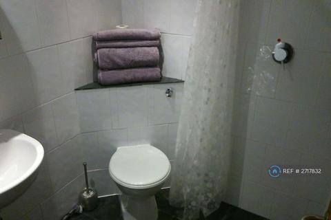 2 bedroom flat to rent, Stockwell Road, London, SW9