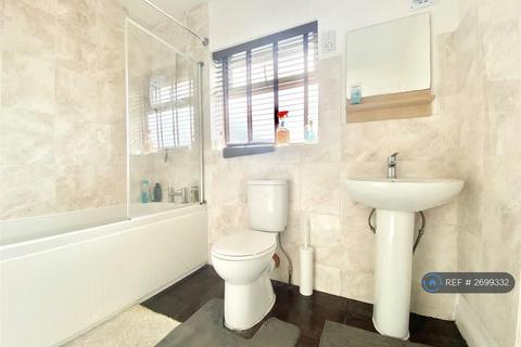 1 bedroom in a house share to rent, St. Andrews Way, Slough, SL1