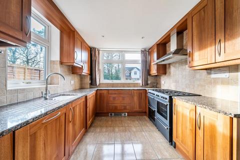 undefined, Windlesham,  Surrey,  GU20