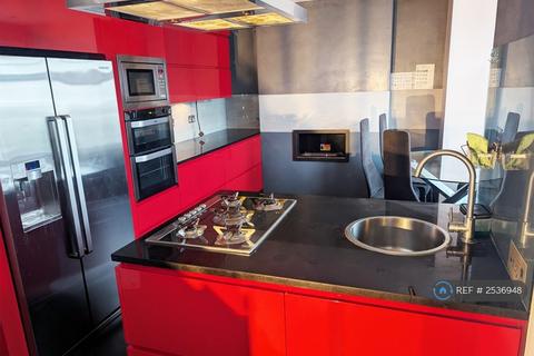 3 bedroom flat to rent, Durnsford Road, London, SW19