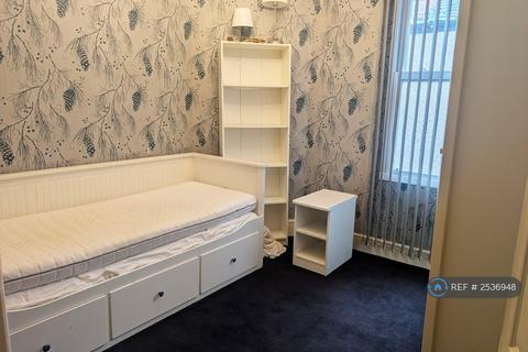 3 bedroom flat to rent, Durnsford Road, London, SW19