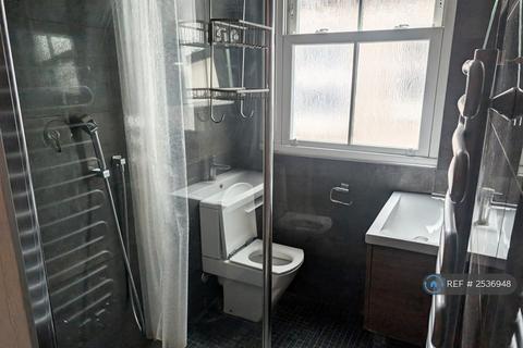 3 bedroom flat to rent, Durnsford Road, London, SW19