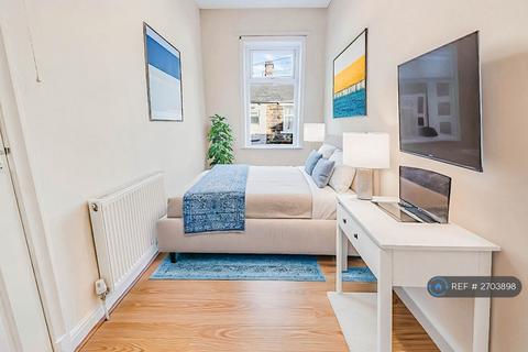 2 bedroom terraced house to rent, Fraser Street, Burnley, BB10
