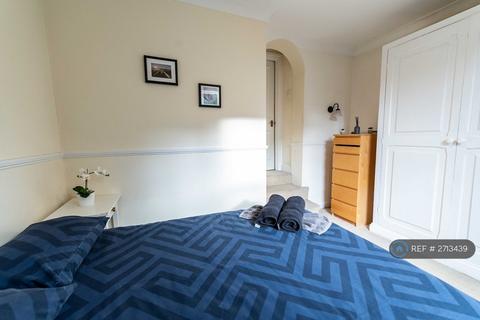 2 bedroom flat to rent, Dancer Road, London, SW6
