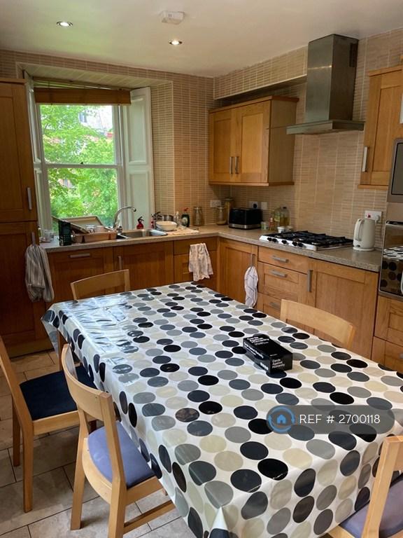 Kitchen/ Dining