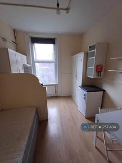 1 bedroom in a house share to rent, Stuart Crescent, London, N22