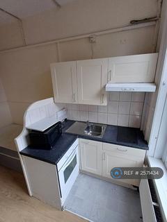 1 bedroom in a house share to rent, Stuart Crescent, London, N22