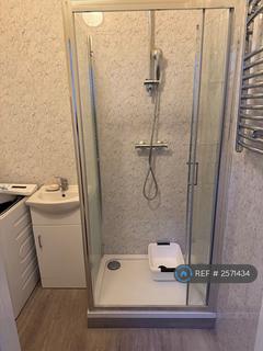 1 bedroom in a house share to rent, Stuart Crescent, London, N22