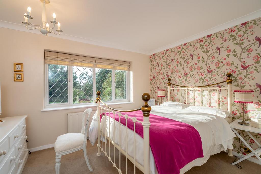 Bedroom 1.jpg