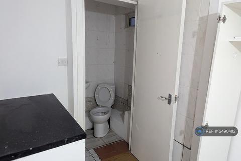 Studio to rent, Reid Close, Pinner, HA5