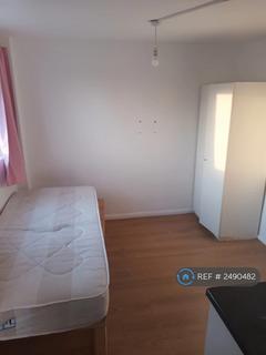 Studio to rent, Reid Close, Pinner, HA5