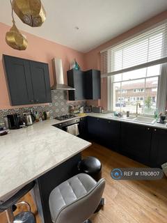 4 bedroom maisonette to rent, Moorland Road, London, SW9