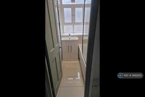 2 bedroom flat to rent, Rivermead House, London, E9