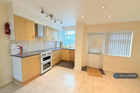3 bedroom semi-detached house to rent, Croft Down Road, Solihull, B92