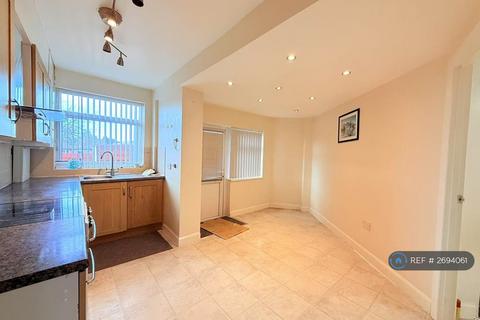 3 bedroom semi-detached house to rent, Croft Down Road, Solihull, B92