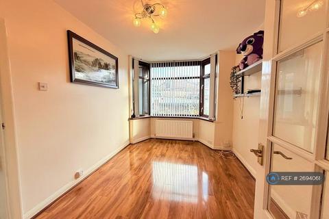 3 bedroom semi-detached house to rent, Croft Down Road, Solihull, B92