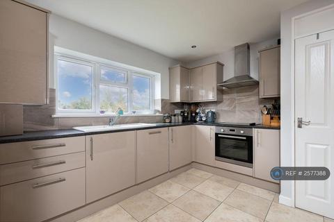 2 bedroom flat to rent, Northumbria Road, Maidenhead, SL6
