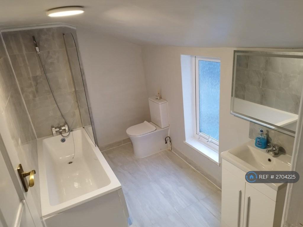 Bathroom 2 (Upstairs)
