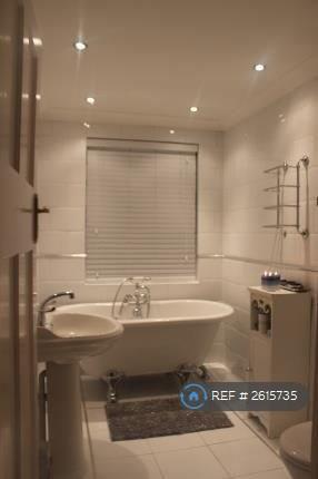 Upstairs Bathroom And Toilet