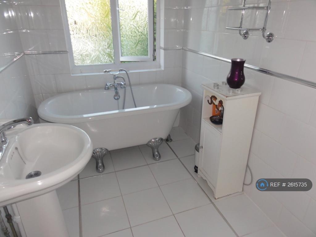Upstairs Bathroom And Toilet