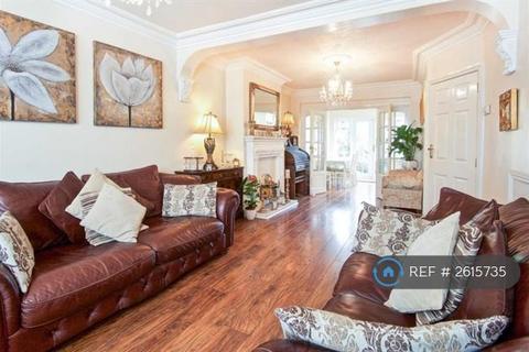 4 bedroom semi-detached house to rent, The Greenway, London, NW9