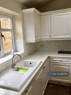 4 bedroom semi-detached house to rent, The Greenway, London, NW9