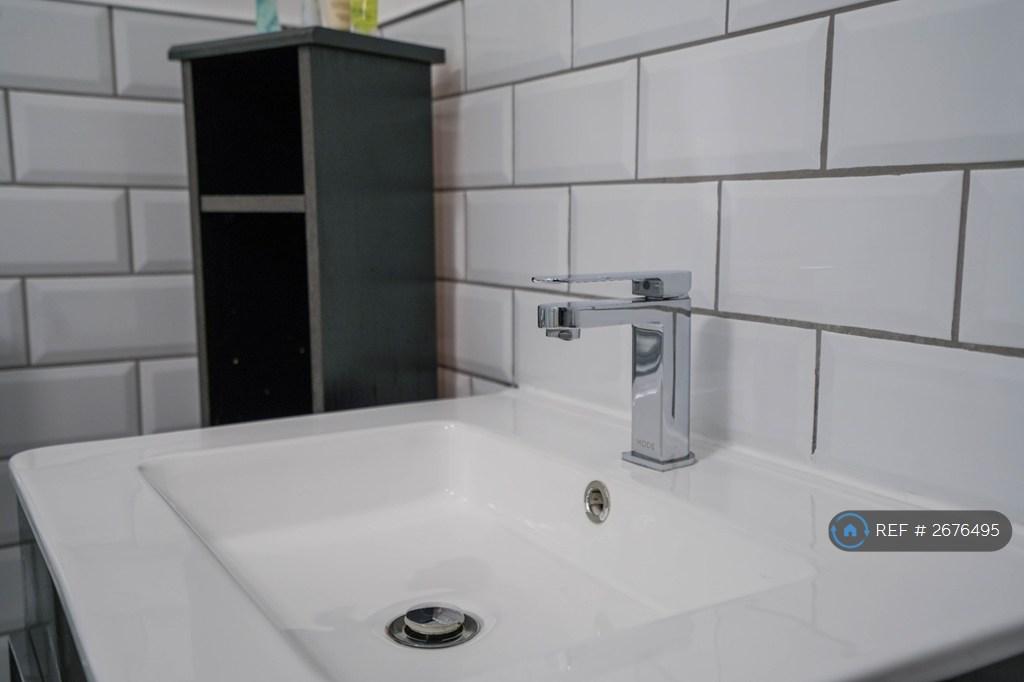En-Suite Bathroom
