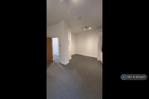 2 bedroom flat to rent, Bolton Crescent, London, SE5