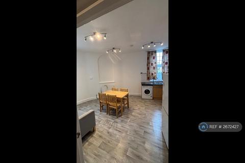 2 bedroom flat to rent, Bolton Crescent, London, SE5