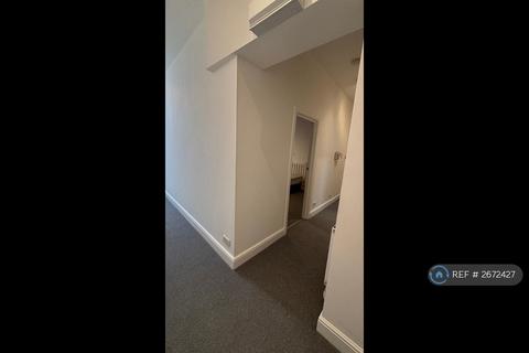 2 bedroom flat to rent, Bolton Crescent, London, SE5