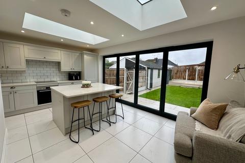 3 bedroom semi-detached house for sale, Stockwell Close, Billericay CM11