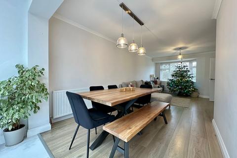 3 bedroom semi-detached house for sale, Stockwell Close, Billericay CM11