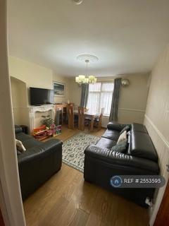 2 bedroom end of terrace house to rent, Peartree Gardens, Dagenham, RM8