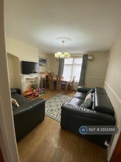 2 bedroom end of terrace house to rent, Peartree Gardens, Dagenham, RM8